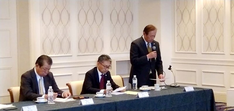評議委員会であいさつする池田会長＝２５日、千葉市中央区
