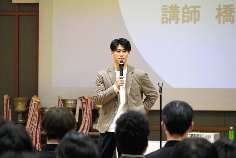 「失敗して研究、実践を」　体操団体金の橋本選手　成功の秘けつアドバイス　母校の市船橋高で講演
