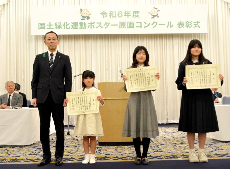 千葉県知事賞の受賞者ら＝１６日、千葉市中央区