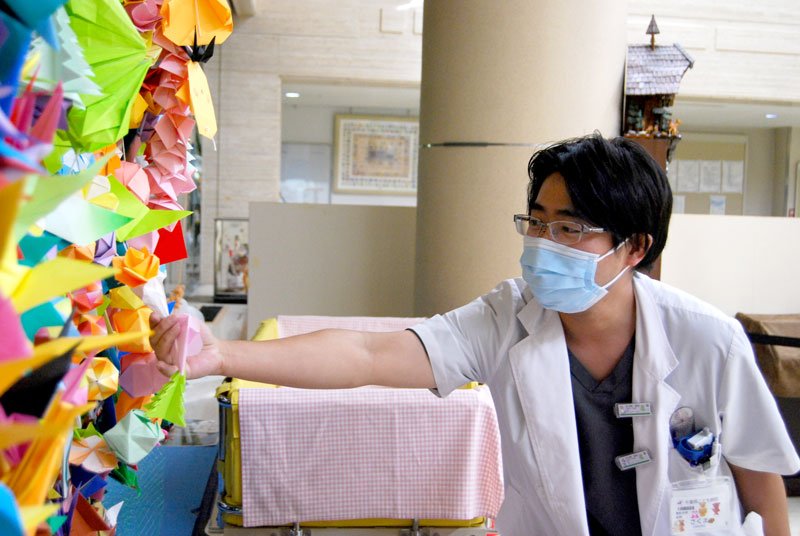 治療の励み、前向きに　願い込めた「折り紙ツリー」　思いの輪、院外にも　千葉県こども病院