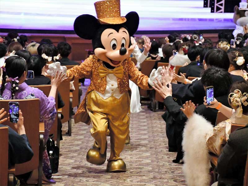 ミッキーら門出祝う　東京ディズニーシーで浦安「二十歳の集い」　【写真複数あり】