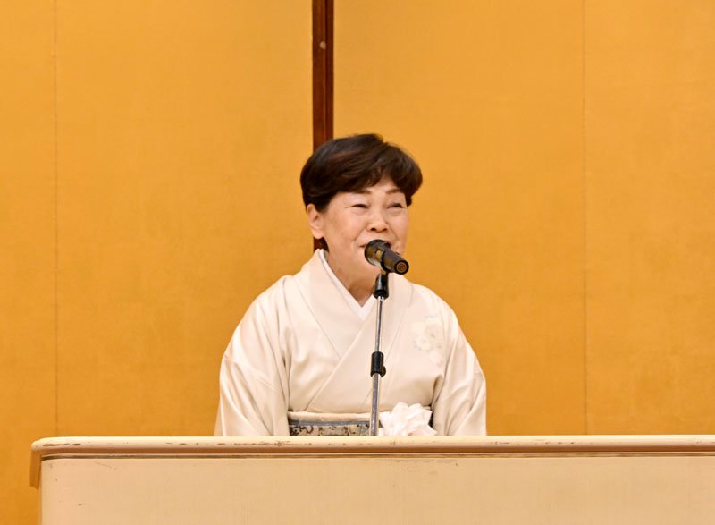 新年賀詞交歓会であいさつする大味会長＝千葉市中央区
