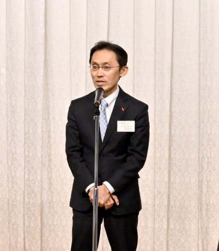 千葉政経懇話会・新春懇親会であいさつする黒野副知事＝２２日、千葉市中央区