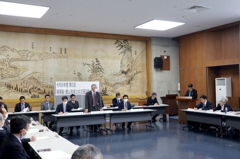 １月１６日に開かれた南房総・館山地域公共交通活性化協議会の本年度の第３回会合＝南房総市