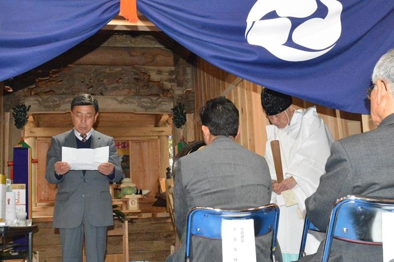 竣工祭であいさつする鈴木代表＝いすみ市
