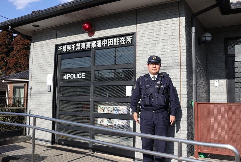 駐在さん６年生送り出す　元県警音楽隊　トランペット披露　千葉市若葉区更科小　地域密着、住民目線で見守る