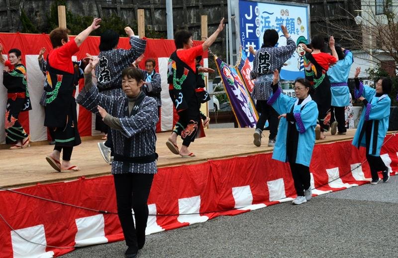 海の幸てんこ盛り　６年ぶり開催、漁村活況　御宿・岩和田みなと祭り