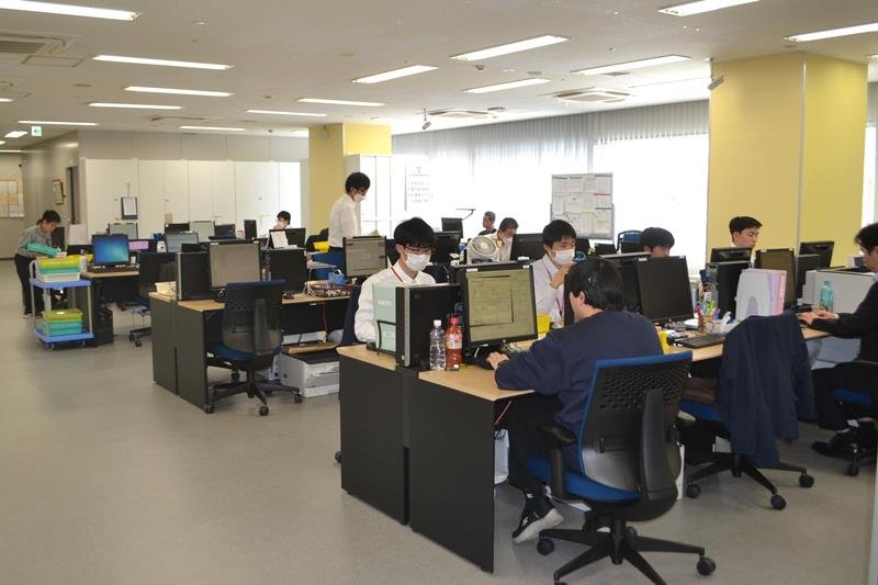 改装したちばぎんハートフルの執務室＝千葉市美浜区
