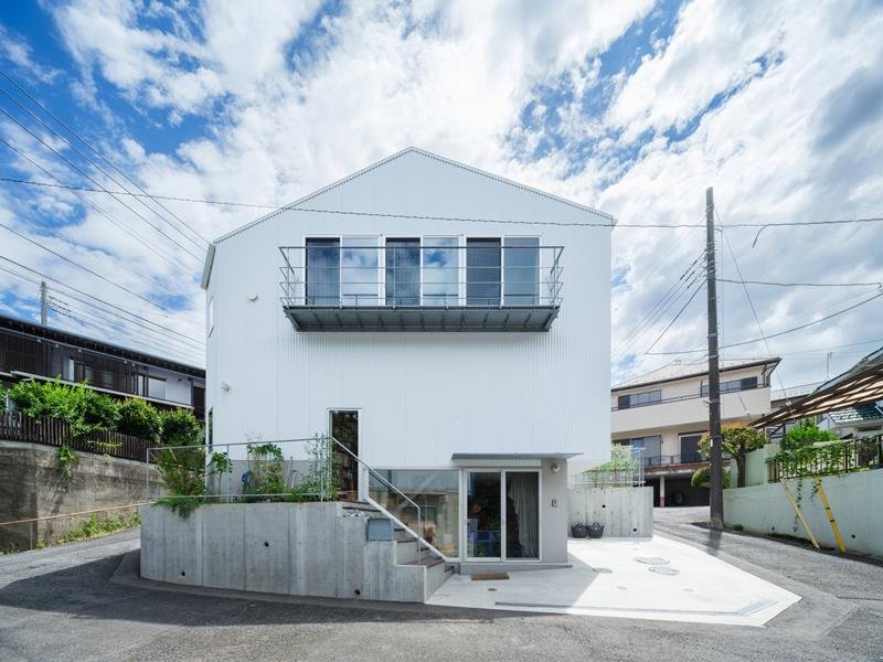 県建築文化賞　一般の部　ＡＧＣ千葉工場「ＫＩＮＤＣｅｎｔｅｒ」　（市原市）　住宅の部　さうさうのいえ　（市川市）　最優秀賞　快適性、交流を促進　斜面地の住環境向上