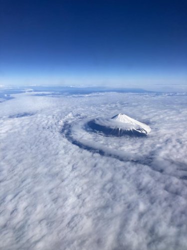 旅の空から出会った富士山の絶景
