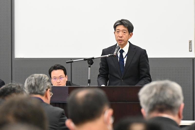 訓示する宮沢本部長＝１６日、県警本部
