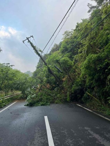 君津の国道４６５号、のり面崩落で通行止め　千葉県が迂回路利用を呼びかけ　