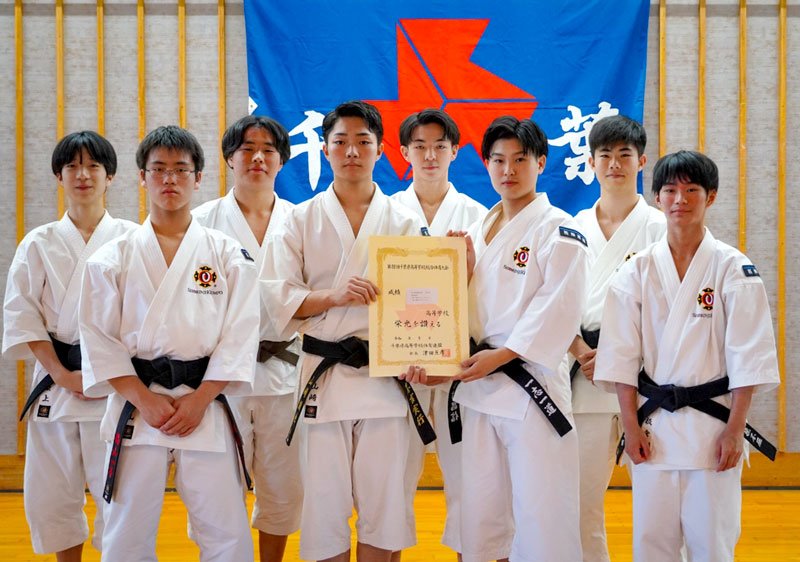 男子団体演武優勝の桜林Ａ