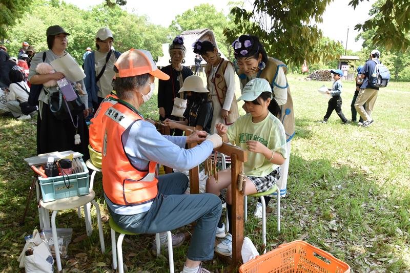 縄文時代を体験　加曽利貝塚「春まつり」　千葉市若葉区
