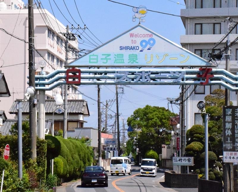 温泉やテニスコートを有する宿泊施設が密集するエリア＝白子町
