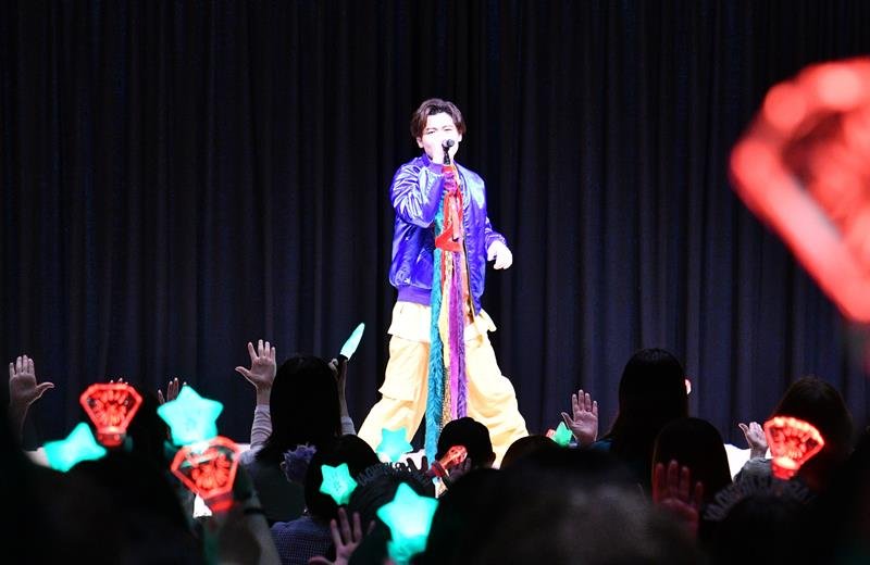 【動画あり】“千葉愛”新た紅白へ決意　歌手の新浜レオンさん　ＪＲ成田線で誕生日イベント　思い出深い佐原でライブも