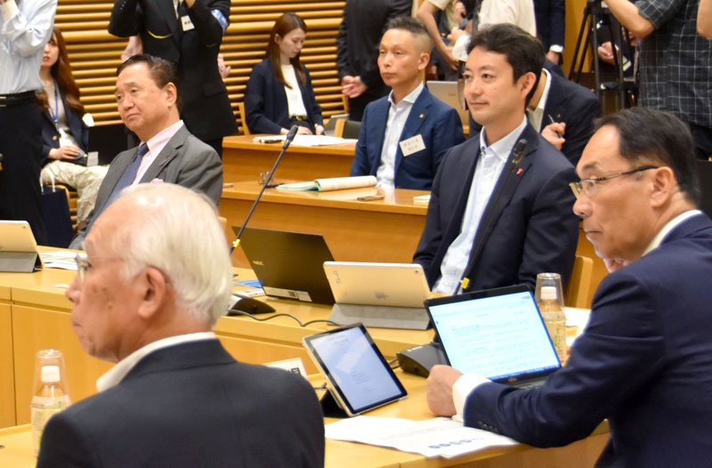 関東地方知事会議に出席した熊谷知事（右から２人目）＝２１日、東京都千代田区