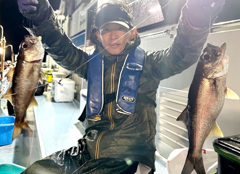 洲崎南沖で釣り上げたクロムツ（写真は「萬栄丸」提供）