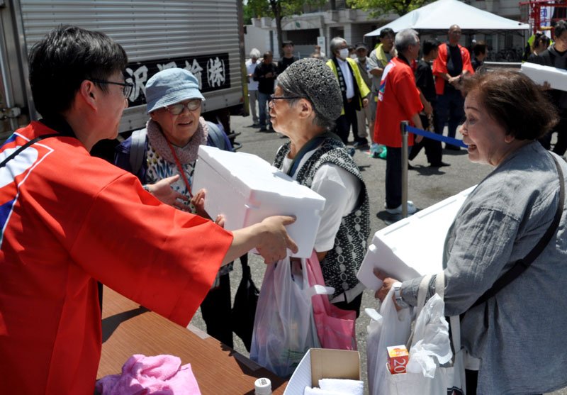 恒例のカツオ、アサリ人気　市原・五井臨海まつり