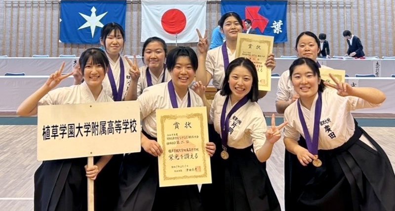団体で準優勝した植草学園大付の選手たち