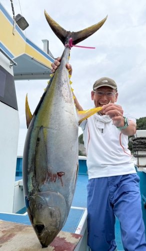 房総沖で釣り上げたキハダ（写真は「萬栄丸」提供）
