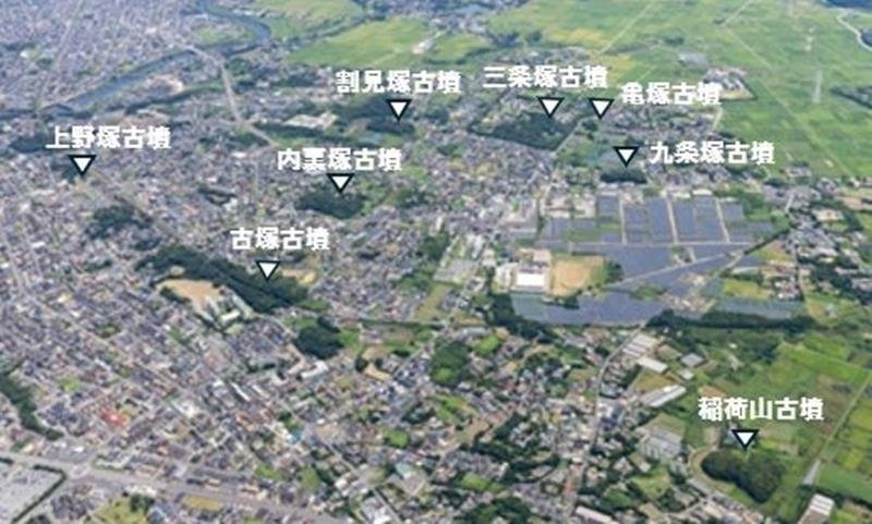 上空から見た内裏塚古墳群（千葉県提供）

