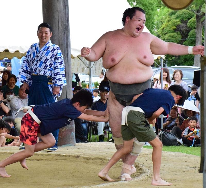 力士と交流、稽古も披露　錣山部屋ふれあい相撲　茂原