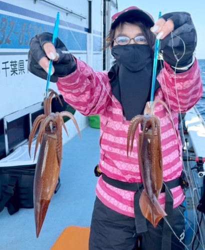 館山沖で釣り上げたスルメイカ（写真は「萬栄丸」提供）
