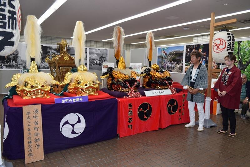 お囃子合わせ滑稽に　船橋　伝統「ばか面おどり」披露　「湊町八劔神社本祭り」先立ち　市役所、ゆかりの獅子頭紹介