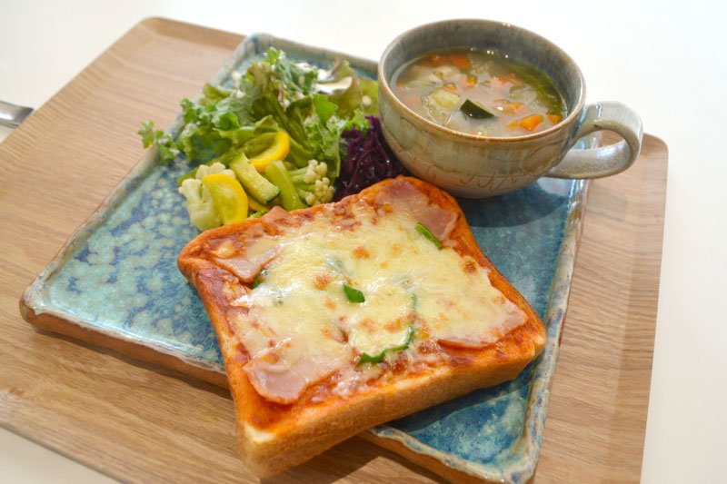 津田仙給食、大人もどうぞ　ゆかりの野菜でカレー、ピザ　１３日まで、佐倉「夢咲くら館」