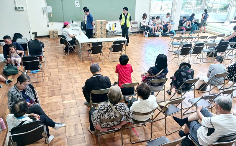 避難所となった北条小学校の低学年プレイルーム＝３０日、館山市
