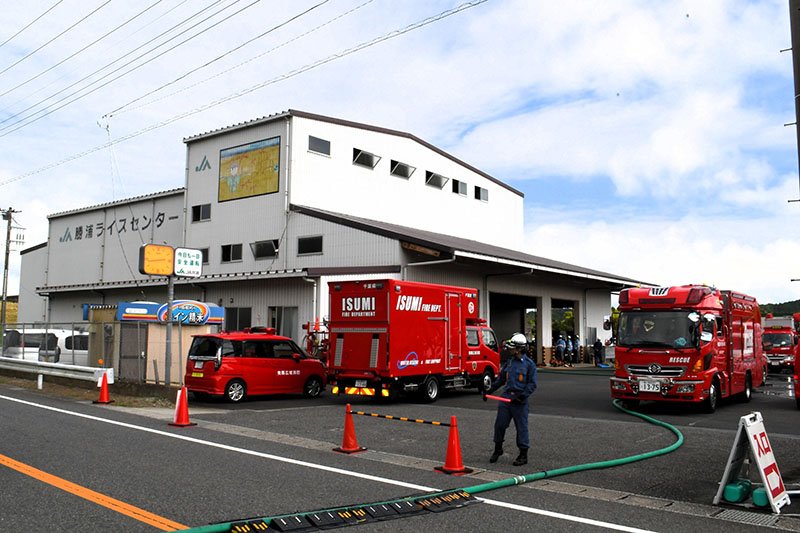 火災があったＪＡいすみ勝浦ライスセンター＝１６日、勝浦市大楠