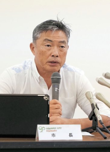 定例記者会見で移民受け入れの誤情報を改めて否定する渡辺市長＝２６日、木更津市