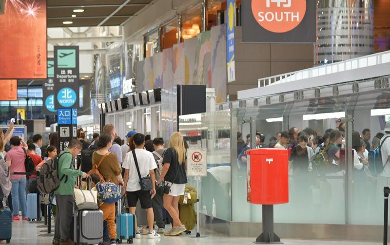 国際線の保安検査場が設置されている成田空港第２ターミナル出発エリア＝８月上旬、成田市（記事と直接関係ありません）