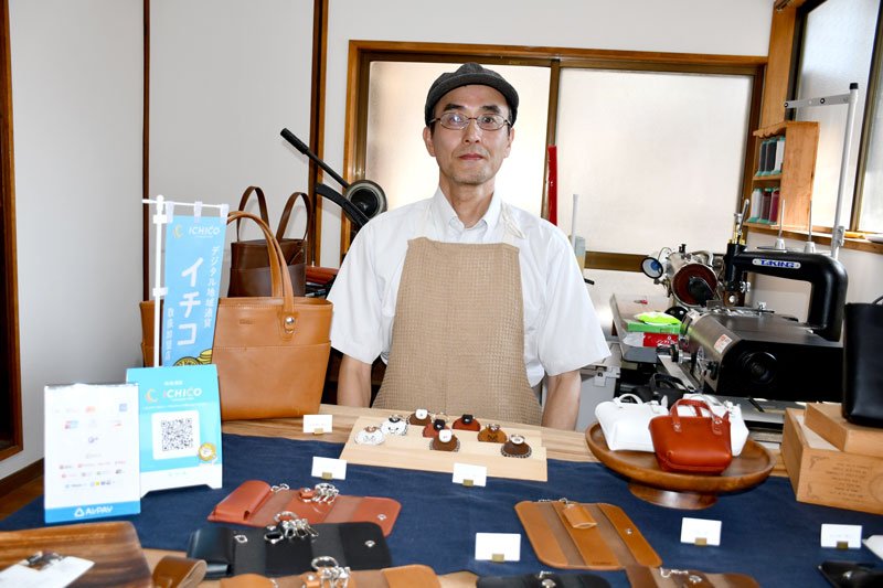 「なかやま　ＢＡＳＥ」にチャレンジショップをオープンした井上さん＝市川市