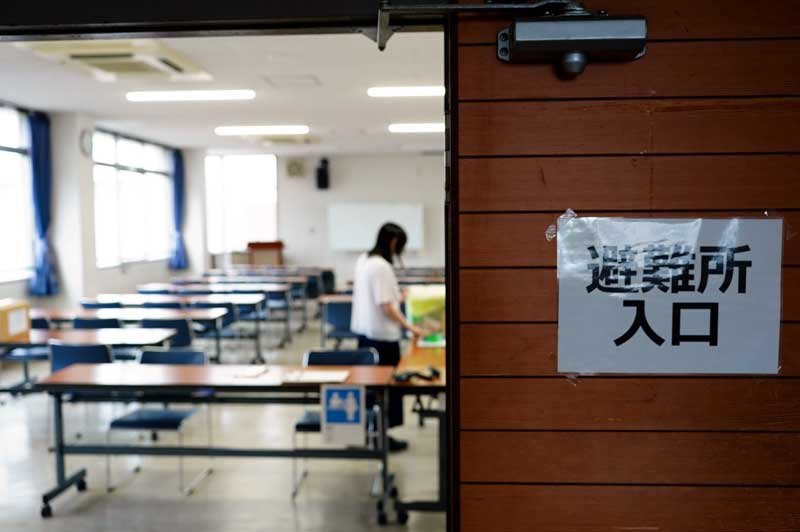 台風接近に伴い銚子市が開設した避難所＝５日午後１時２０分ごろ、同市勤労コミュニティセンター