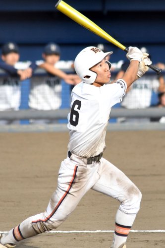 木更津総合―千葉黎明　１１回裏木更津総合１死満塁、吉沢が決勝の右犠飛を放つ＝県総合ＳＣ