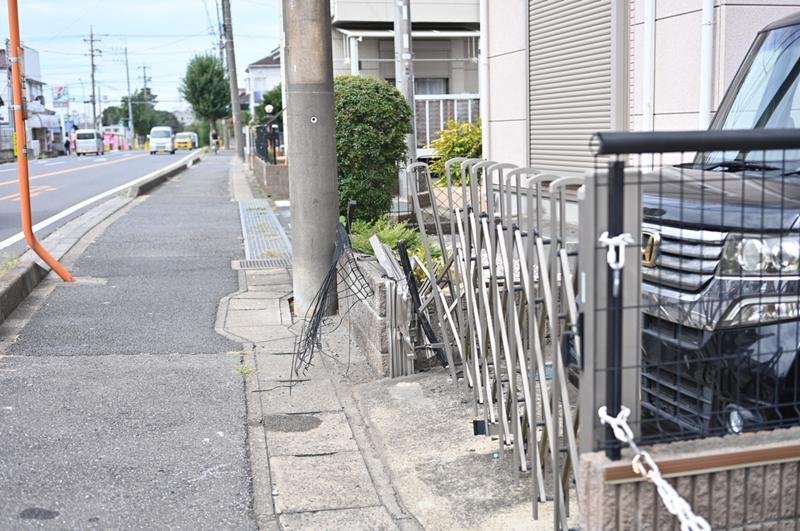 バスが衝突した現場=29日午後0時5分ごろ、鎌ケ谷市