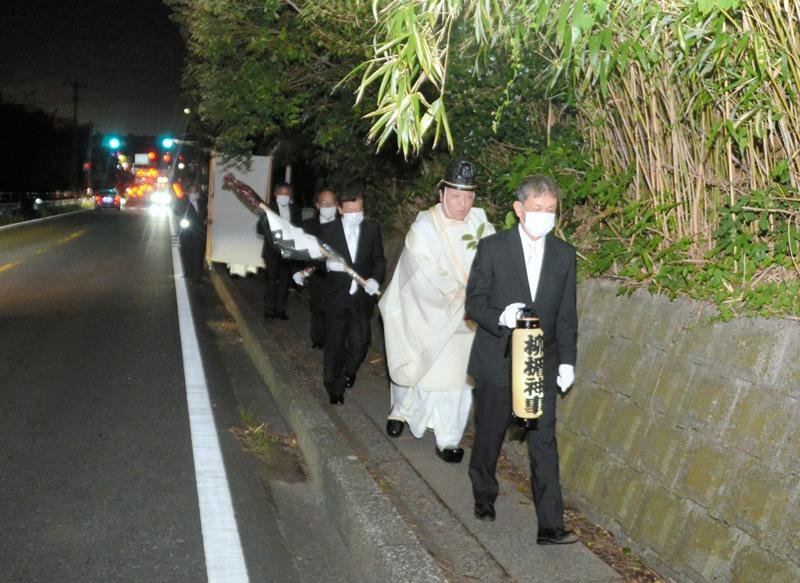 本殿改修、厳かに「遷座祭」　地域信仰の起点、５６年ぶり　市原八幡神社