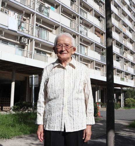 ９７歳で調査員を務めている北野さん＝９月、千葉市美浜区

