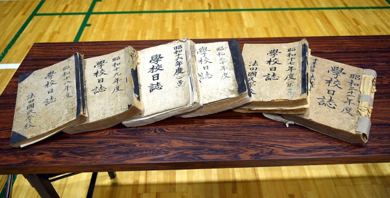 戦中の児童生活“再現”　学校日誌参考に歴史学ぶ　船橋・法典小　郷土史家山本稔さん特別授業　【戦後８０年ちば】　