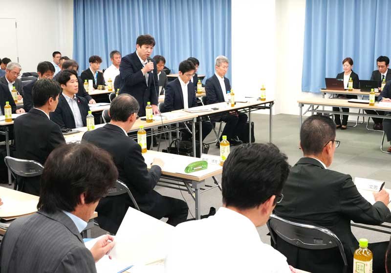 関係者が集まり開かれた「銚子地域の未来創造会議」の初会合＝６日、銚子市漁協