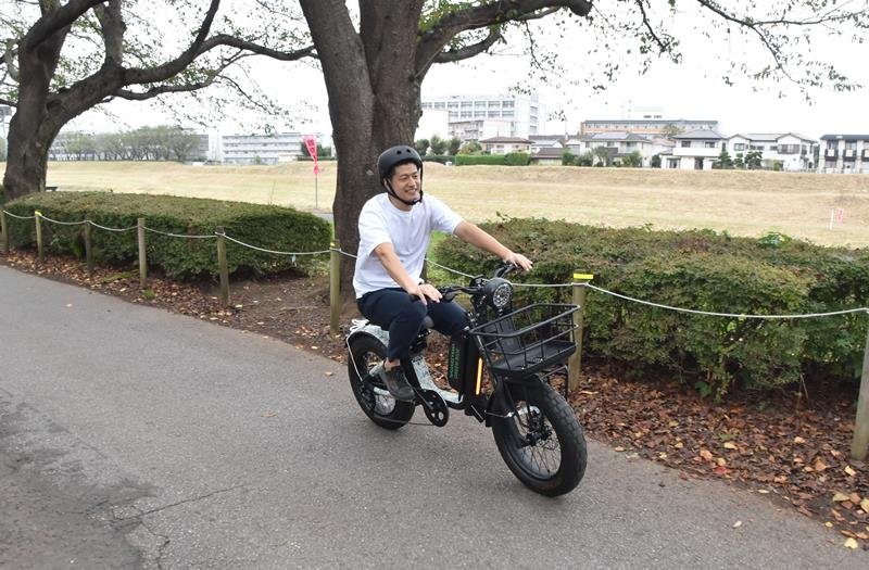 「ＮＡＧＡＲＥＹＡＭＡＧＲＥＥＮＲＩＤＥ」で利用できる純日本製の大型Ｅバイク。タイヤが太く、河川敷でも快適に走行できる＝流山市
