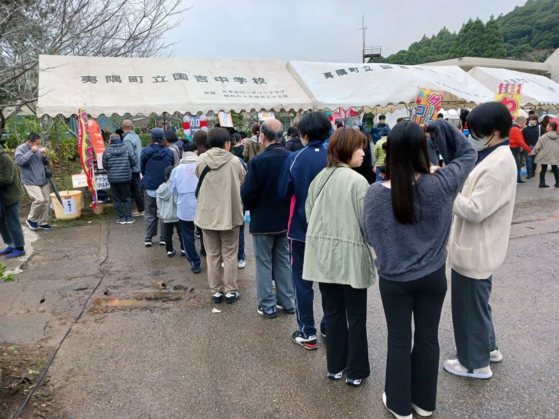 大勢の来場者でにぎわった槇の里祭＝いすみ市のいすみ学園