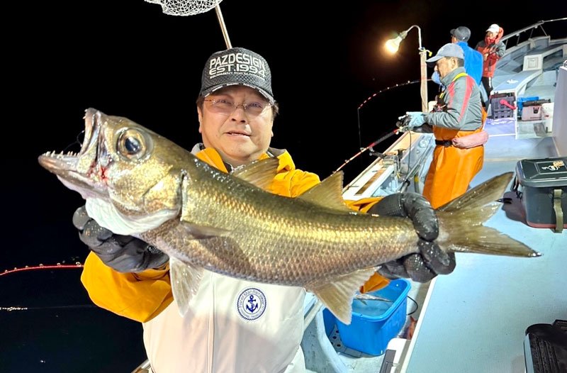 洲崎南沖で釣り上げたクロムツ（写真は「萬栄丸」提供）
