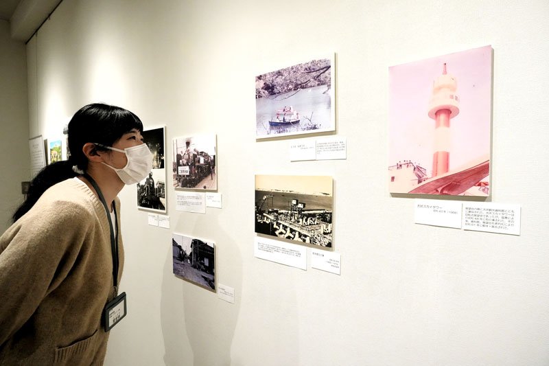 昭和の銚子を振り返る写真が並ぶ企画展＝銚子市