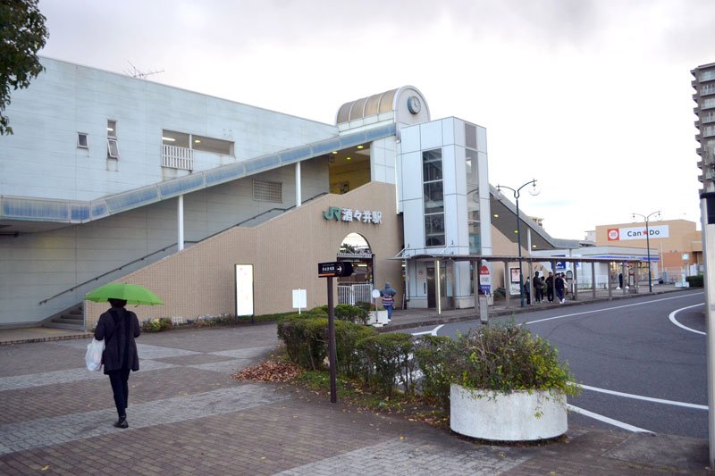 大学生や地元住民が利用するＪＲ酒々井駅。町内には四つの鉄道駅があり、交通アクセスの良さが魅力の一つ＝酒々井町