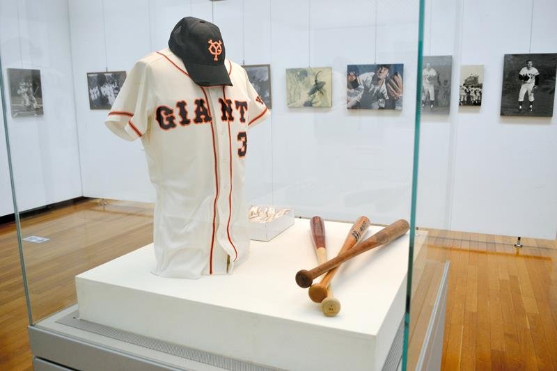 郷土のスター　足跡たどる　１２月７日まで　長嶋茂雄写真展　佐倉市立美術館　初公開、監督室再現も