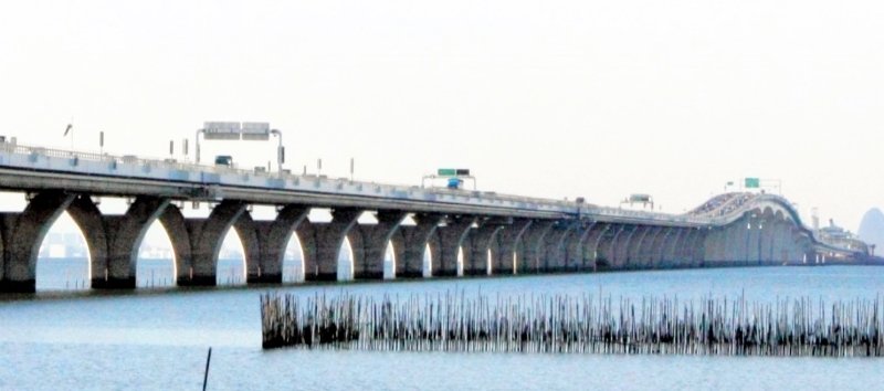 木更津市と川崎市を結ぶ東京湾アクアライン