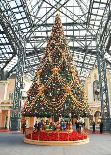 【写真特集】クリスマス、魔法で愉快に　ディズニーで特別イベント　１０年ぶり新パレードも　きらめく世界、年末まで
